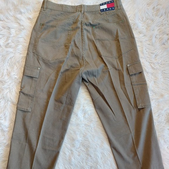 Tommy Hilfiger Man's Tan Cargo Fly Buttons Pants - Picture 4 of 9